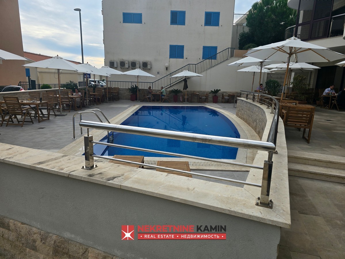 Luxury One-Bedroom Apartment for Rent in a Building with a Pool, Bečići